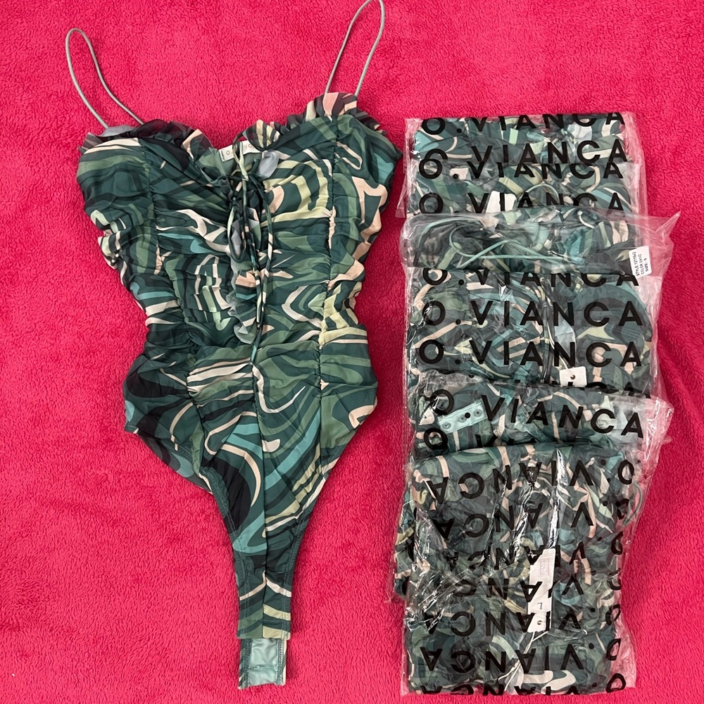 Boutique Starter Pack – 7 Ruched Swirl Print Bodysuit (S/M/L)